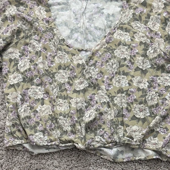 American Eagle Outfitters Olive Green Floral V-Neck Long Sleeve Top - Picture 3 of 3